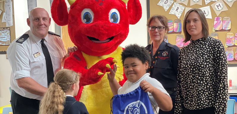 Fire safety mascot ‘Sbarc’ visits Ysgol Penycae to spread the word on bonfire and firework safety