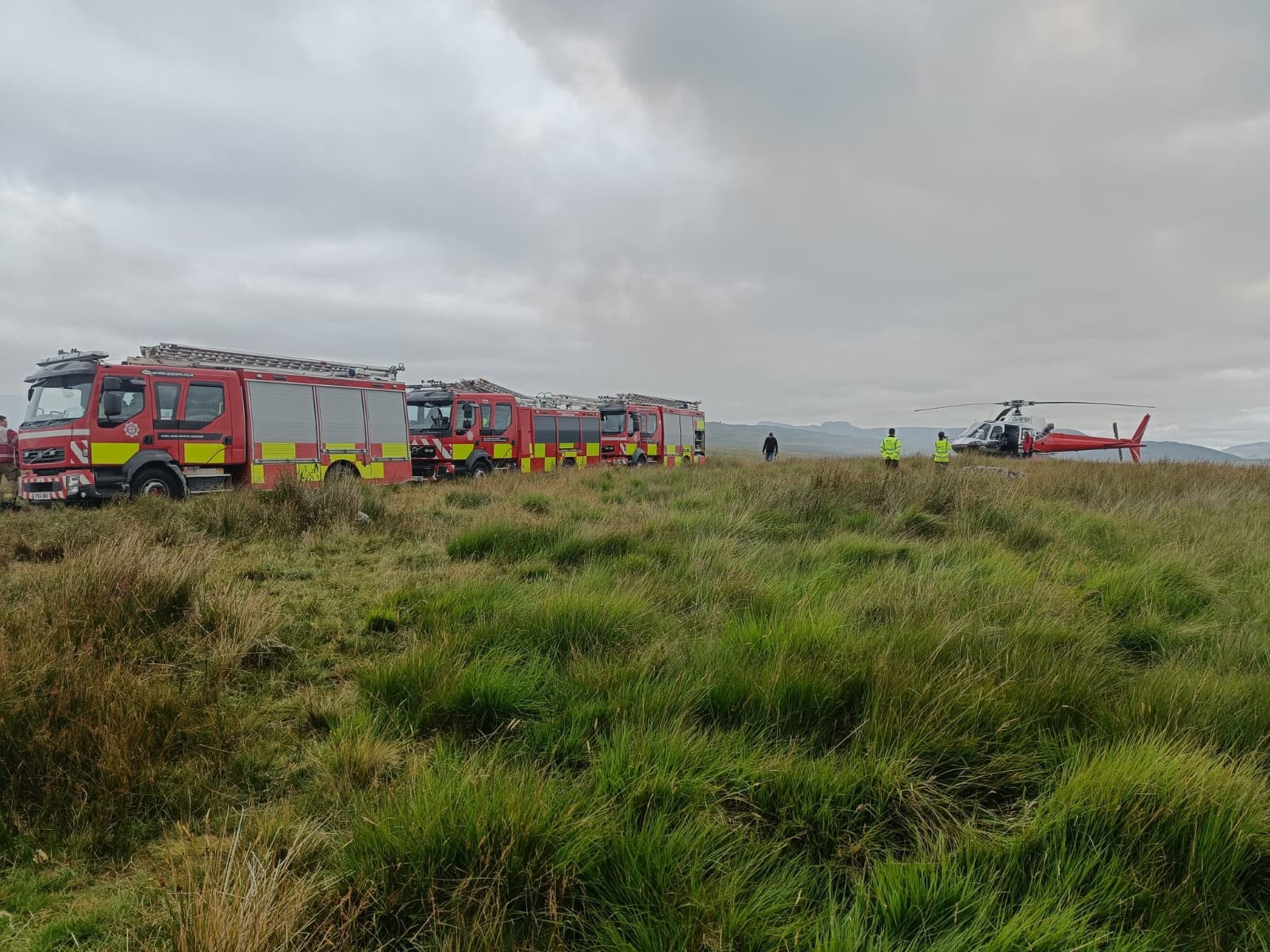 hofrennydd a dau injian dán ar y rhinogydd